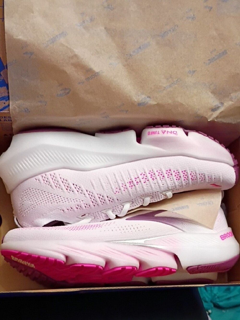 Brooks Glycerin Flex Women's Running Shoes — White with Pink Accents - Picture 4 of 8